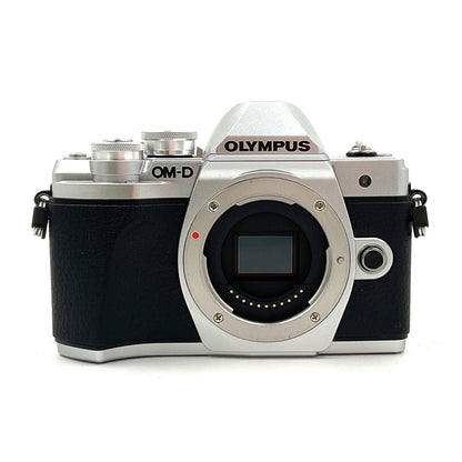 【全額返金保証】【最速発送】OLYMPUS デジタル一眼 OM-D E-M10 Mark III ボディ [シルバー] 美品 動作確認済