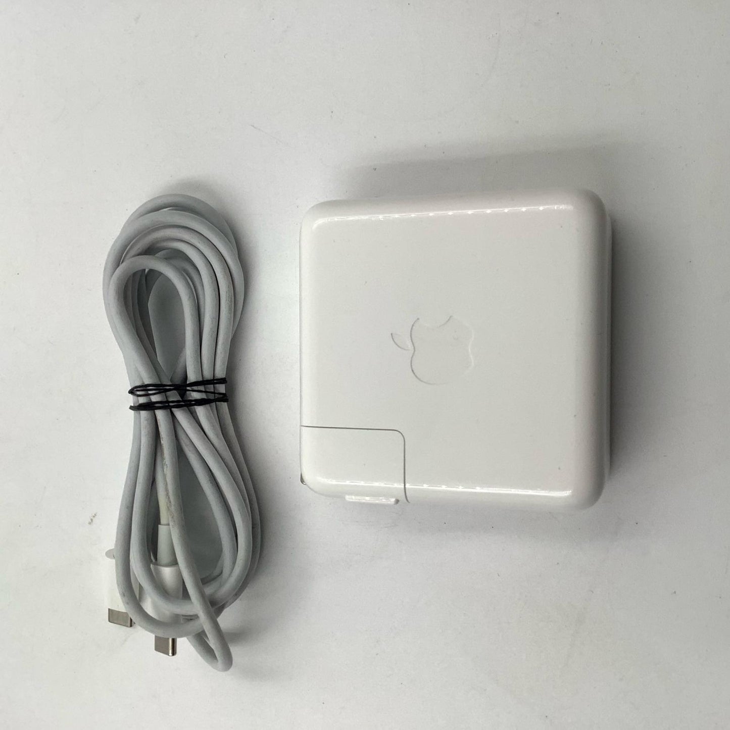 【全額返金保証】【最速発送】Apple MacBook Pro 13インチ 2022 Apple M2 24GB SSD 1TB シルバー 85% 動作確認済