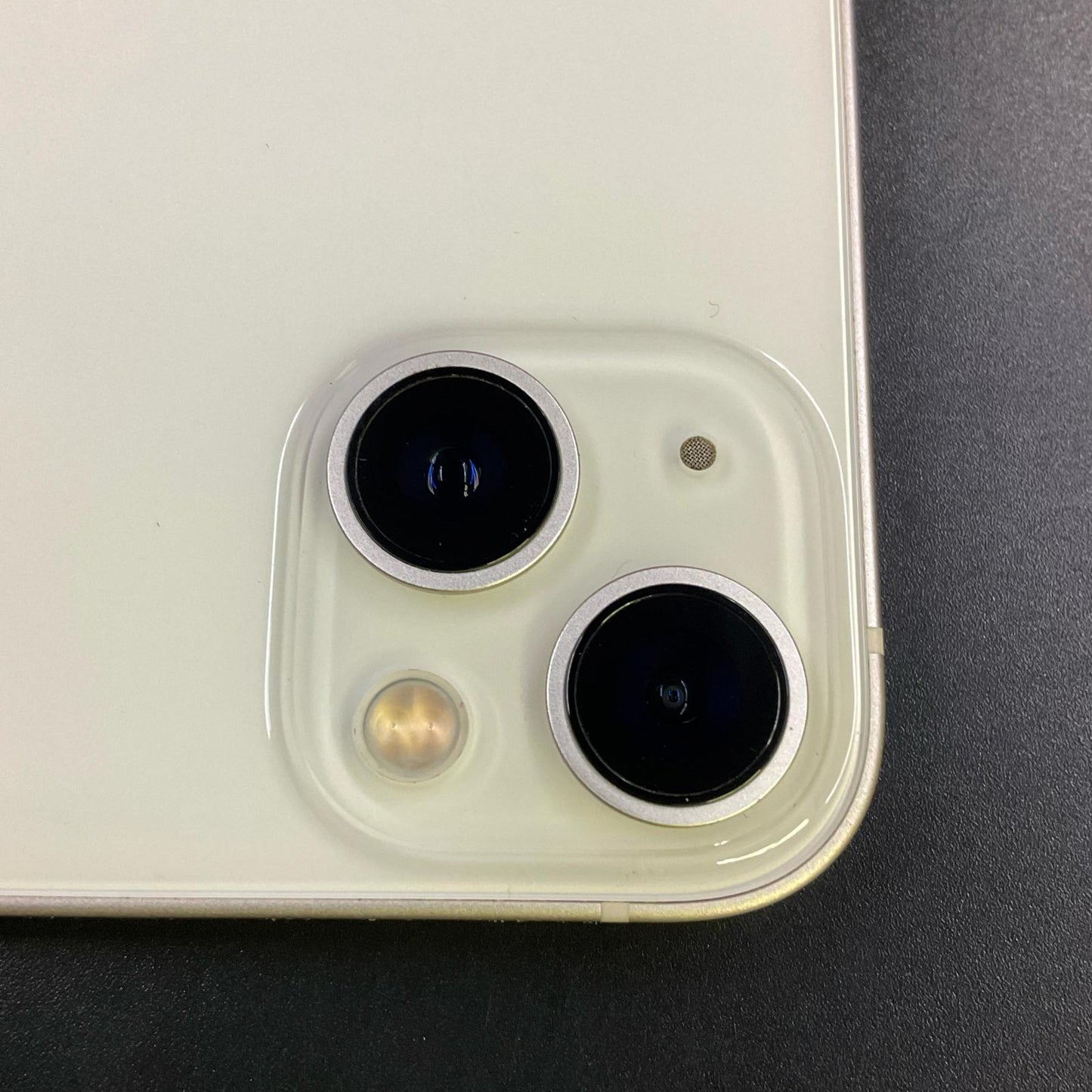 【全額返金保証】【最速発送】Apple iPhone iPhone 13 256GB スターライト au 白ロム 動作確認済 82%