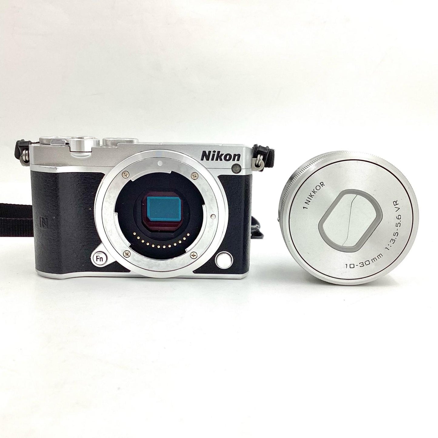 【全額返金保証】【最速発送】Nikon デジタル一眼 Nikon 1 J5 標準パワーズームレンズキット シルバー 動作確認済