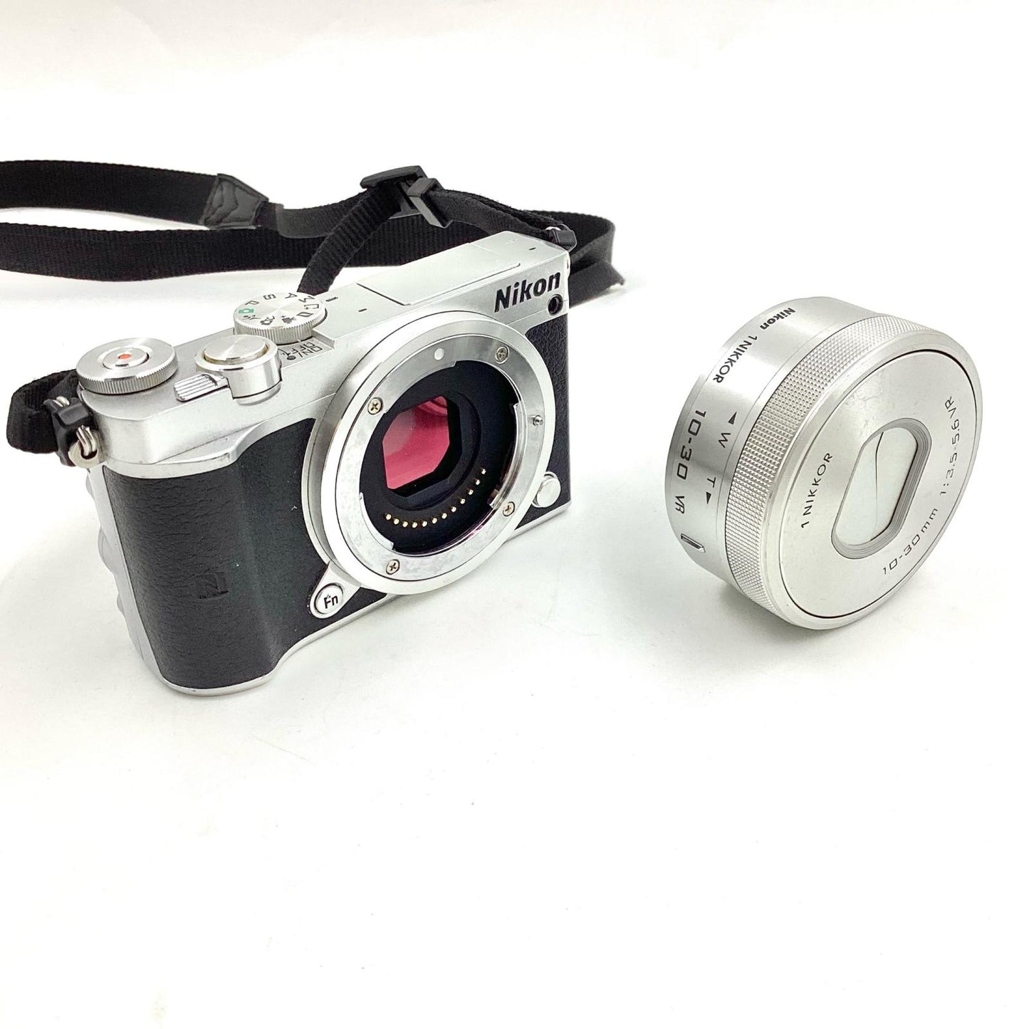 【全額返金保証】【最速発送】Nikon デジタル一眼 Nikon 1 J5 標準パワーズームレンズキット シルバー 動作確認済