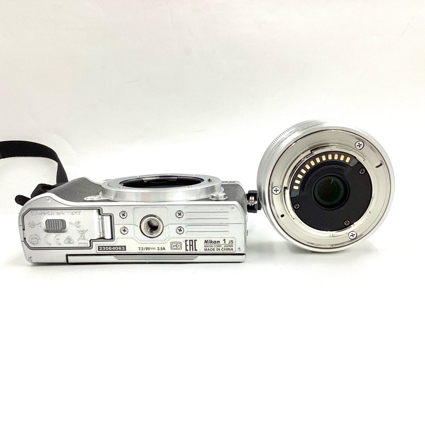 【全額返金保証】【最速発送】Nikon デジタル一眼 Nikon 1 J5 標準パワーズームレンズキット シルバー 動作確認済