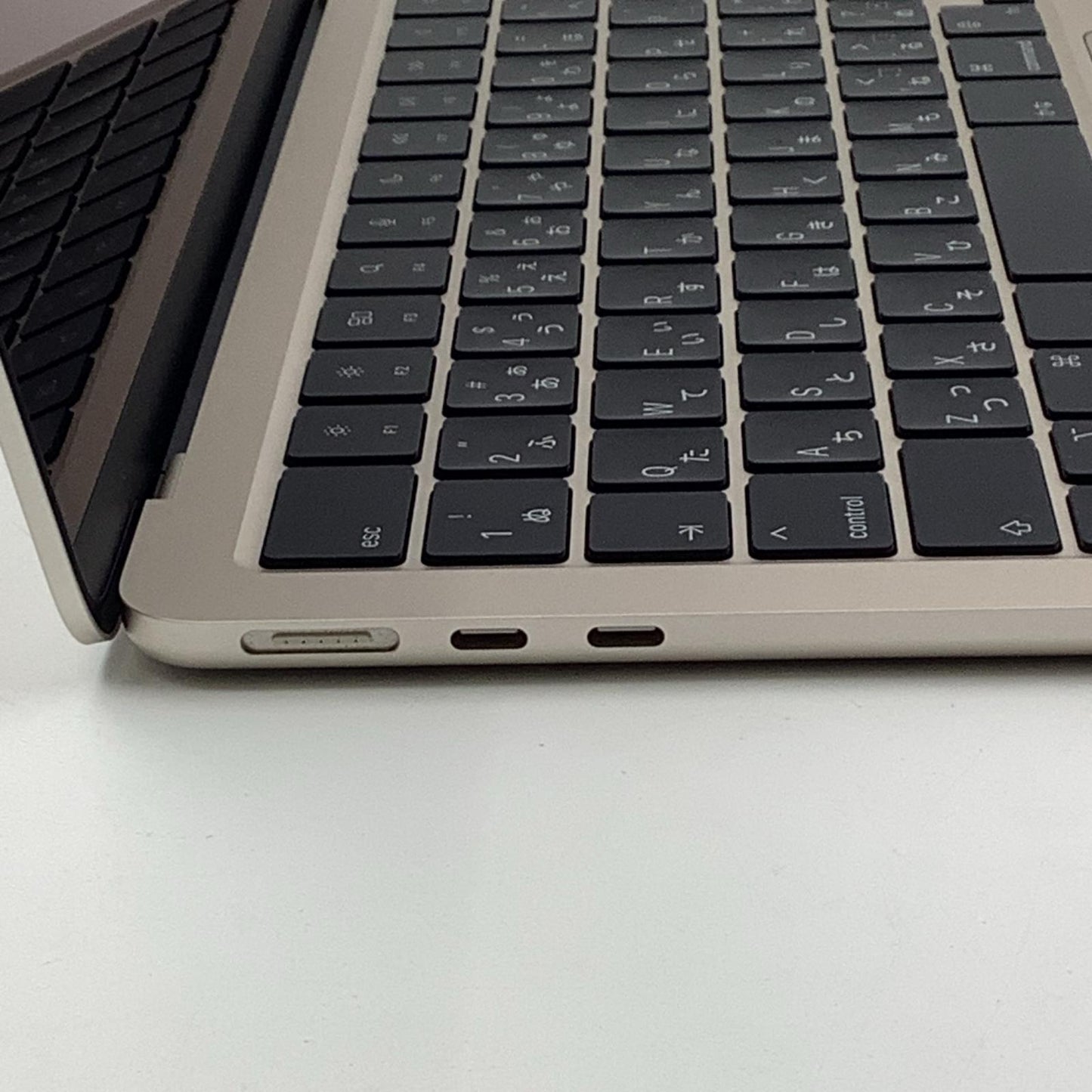 【全額返金保証】【最速発送】Apple MacBook Air 13.6インチ 2022 Apple M2 8GB SSD 256GB スターライト 100% 超美品 動作確認済