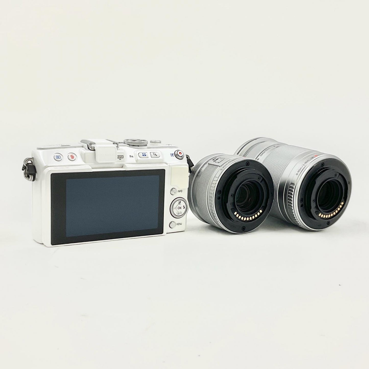 【全額返金保証】【最速発送】OLYMPUS デジタル一眼 PEN Lite E-PL6 ダブルズームキット [ホワイト] 美品 動作確認済