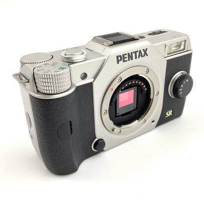 【全額返金保証】【最速発送】PENTAX デジタル一眼 Q7 ボディ [シルバー] シルバー 動作確認済