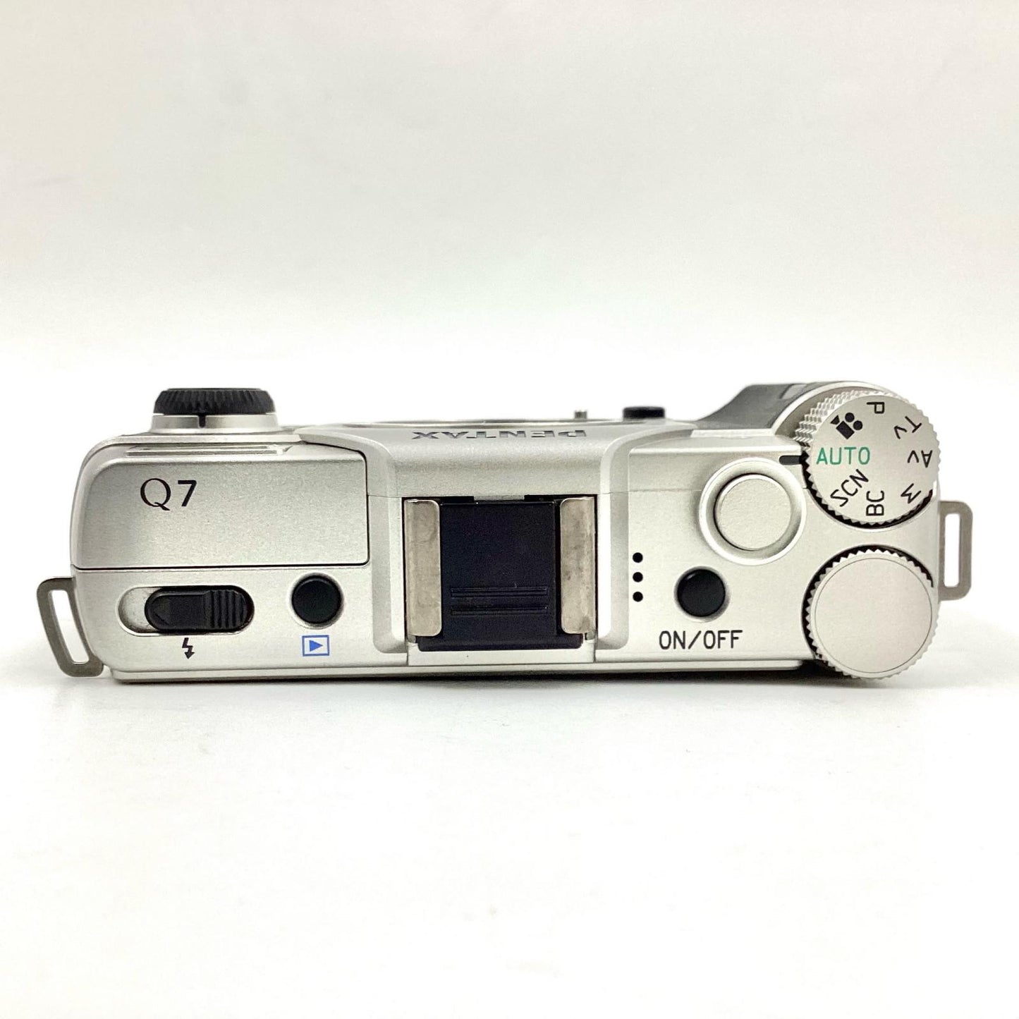 【全額返金保証】【最速発送】PENTAX デジタル一眼 Q7 ボディ [シルバー] シルバー 動作確認済