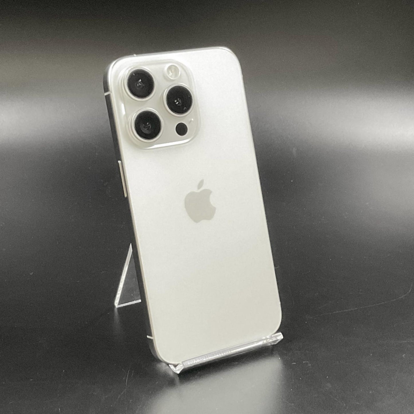 【全額返金保証】【最速発送】Apple iPhone iPhone 15 Pro 256GB ホワイトチタニウム au 動作確認済 87%