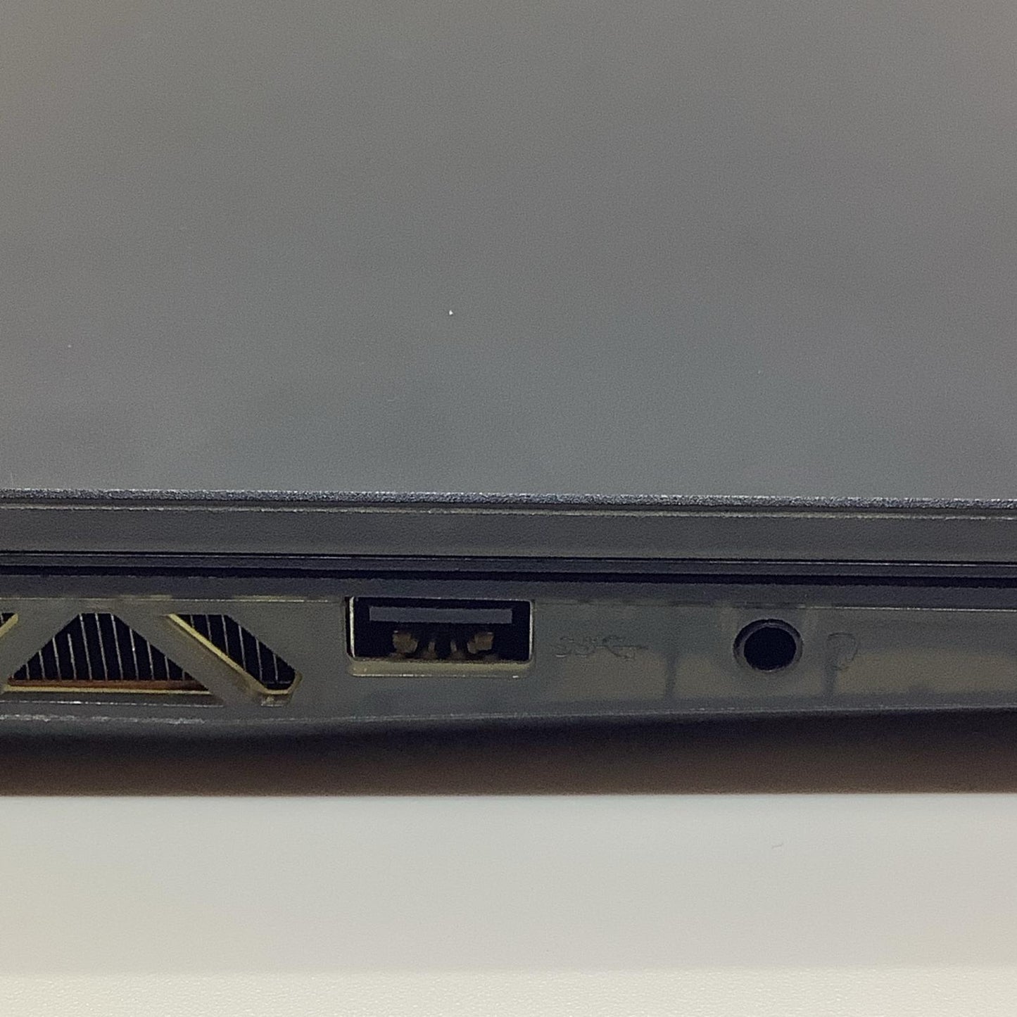 【全額返金保証】【最速発送】MSI Cyborg 15 A13VFK i7-13620H 16GB M.2 SSD 512GB RTX4060 Laptop 97% 美品 動作確認済