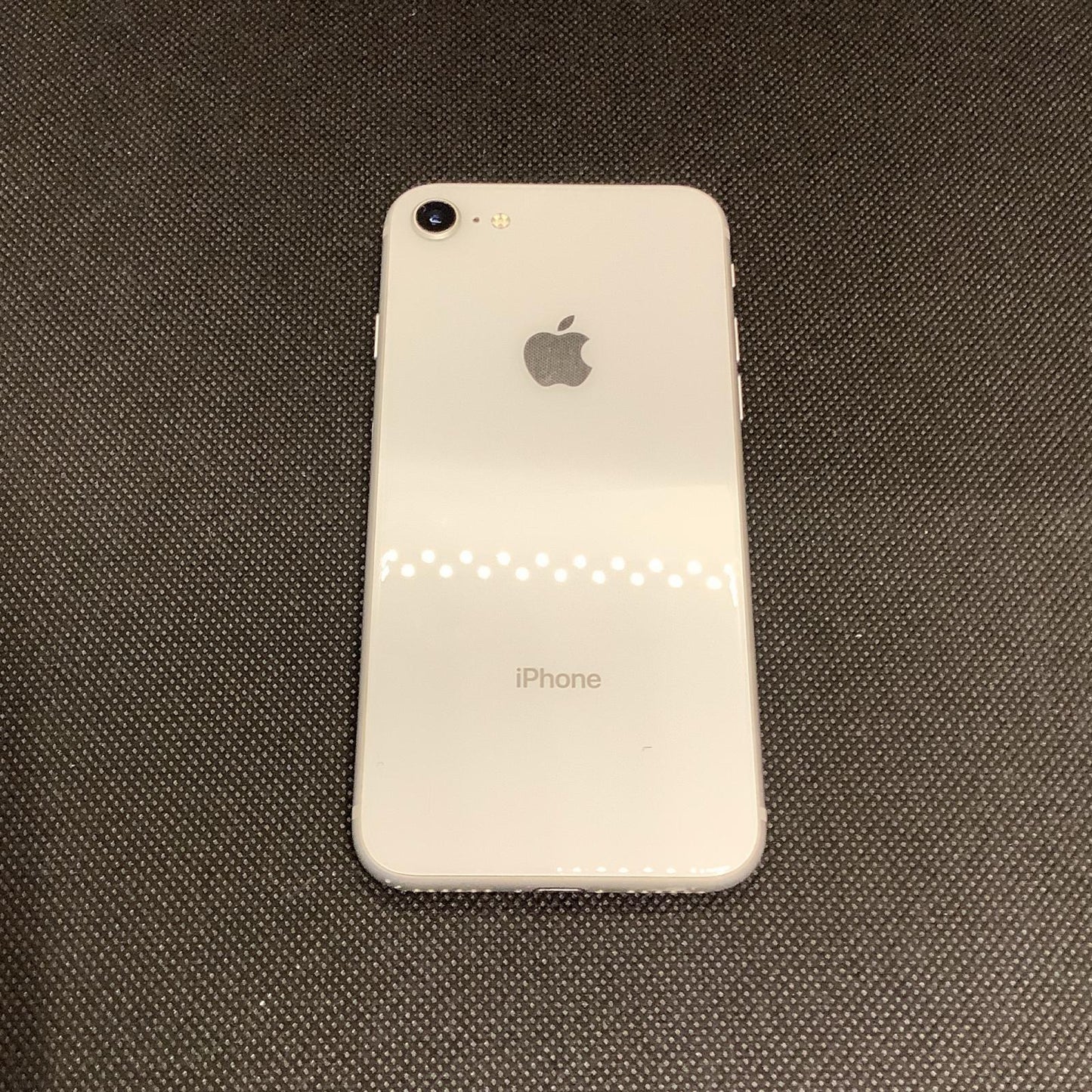【全額返金保証】【最速発送】Apple iPhone iPhone 8 64GB ホワイト docomo 白ロム 動作確認済 81%