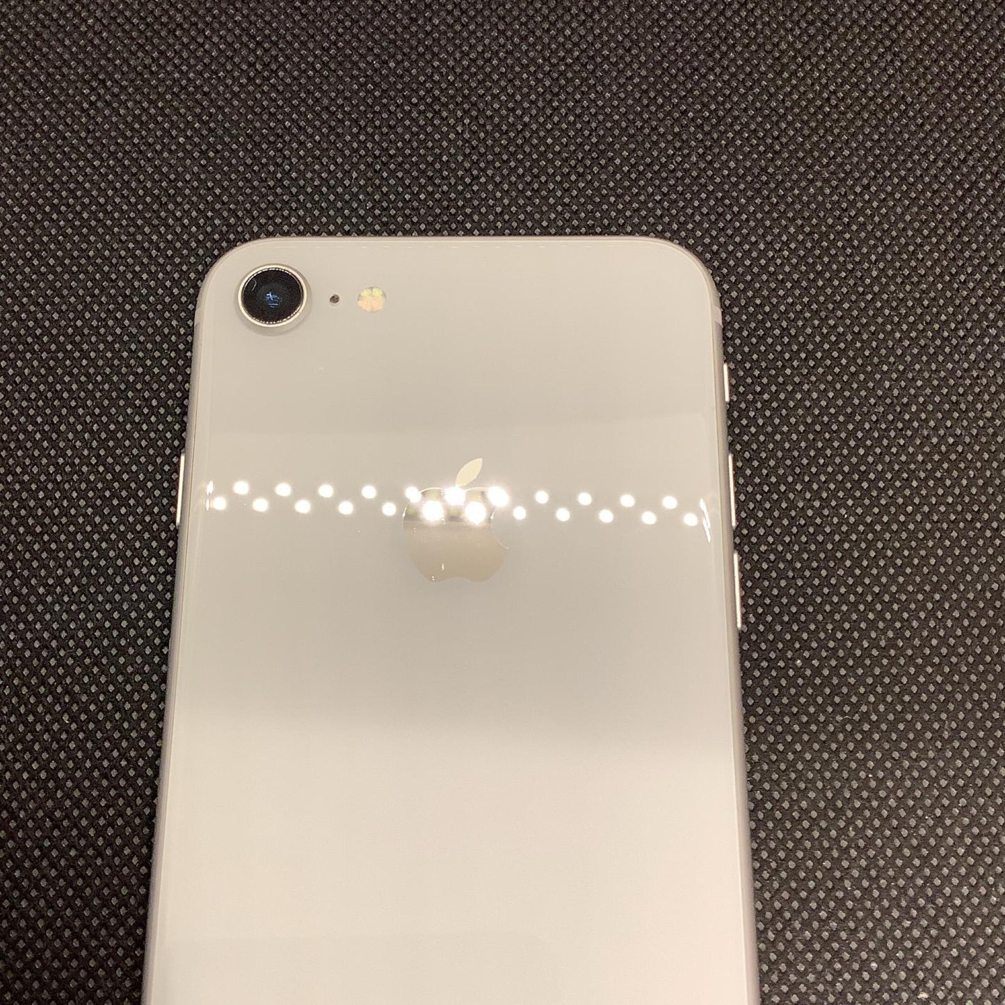 【全額返金保証】【最速発送】Apple iPhone iPhone 8 64GB ホワイト docomo 白ロム 動作確認済 81%