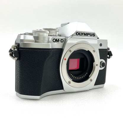 【全額返金保証】【最速発送】OLYMPUS デジタル一眼 E-M10 Mark III ボディ シルバー 動作確認済