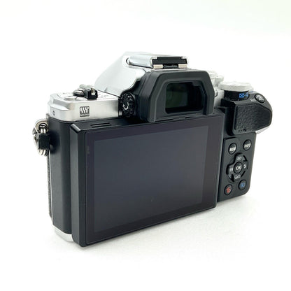 【全額返金保証】【最速発送】OLYMPUS デジタル一眼 E-M10 Mark III ボディ シルバー 動作確認済