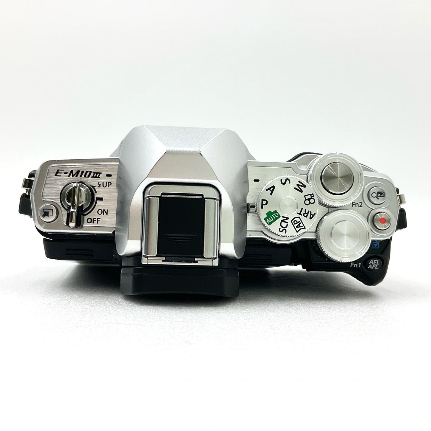 【全額返金保証】【最速発送】OLYMPUS デジタル一眼 E-M10 Mark III ボディ シルバー 動作確認済