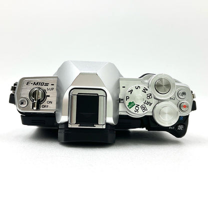 【全額返金保証】【最速発送】OLYMPUS デジタル一眼 E-M10 Mark III ボディ シルバー 動作確認済