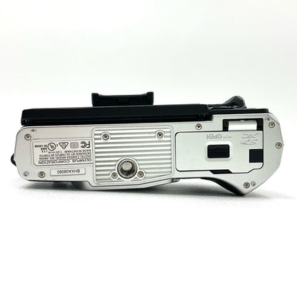 【全額返金保証】【最速発送】OLYMPUS デジタル一眼 E-M10 Mark III ボディ シルバー 動作確認済