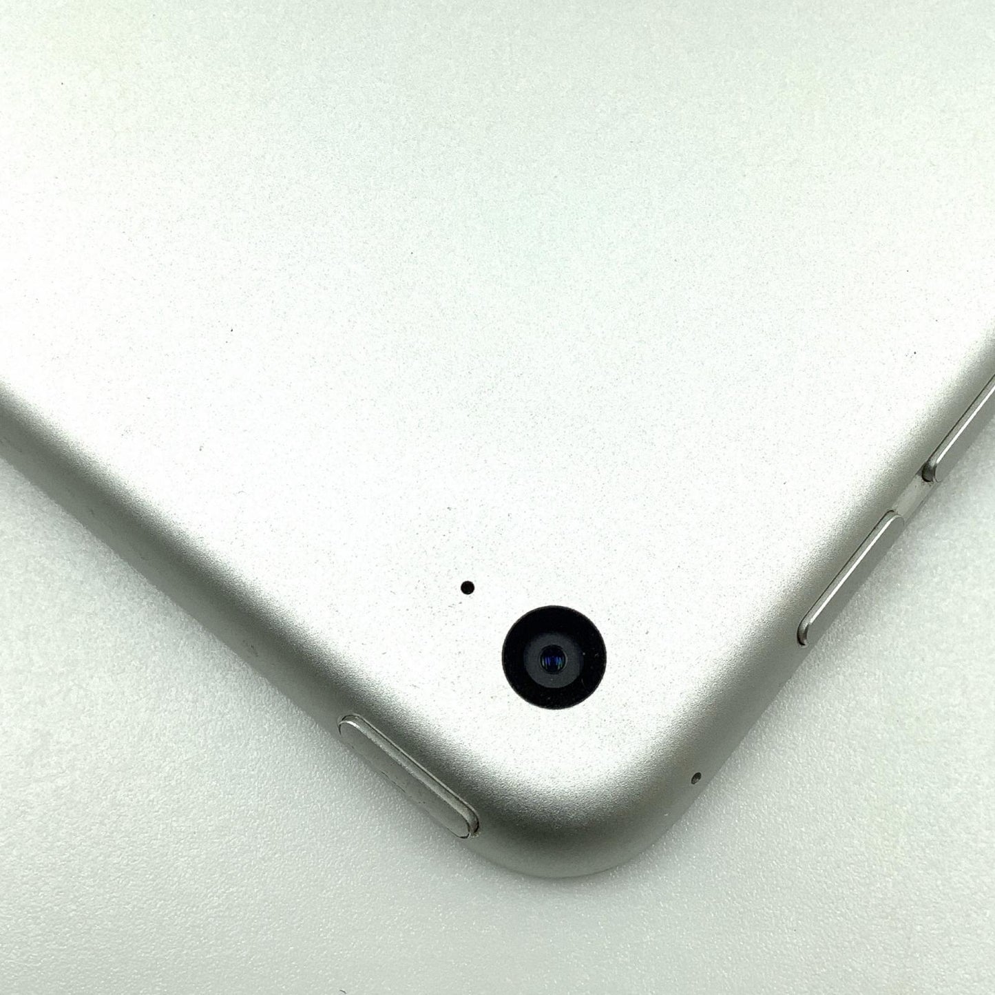 【全額返金保証】【最速発送】Apple iPad mini 7.9インチ 第4世代 128GB シルバー Wi-Fi 動作確認済