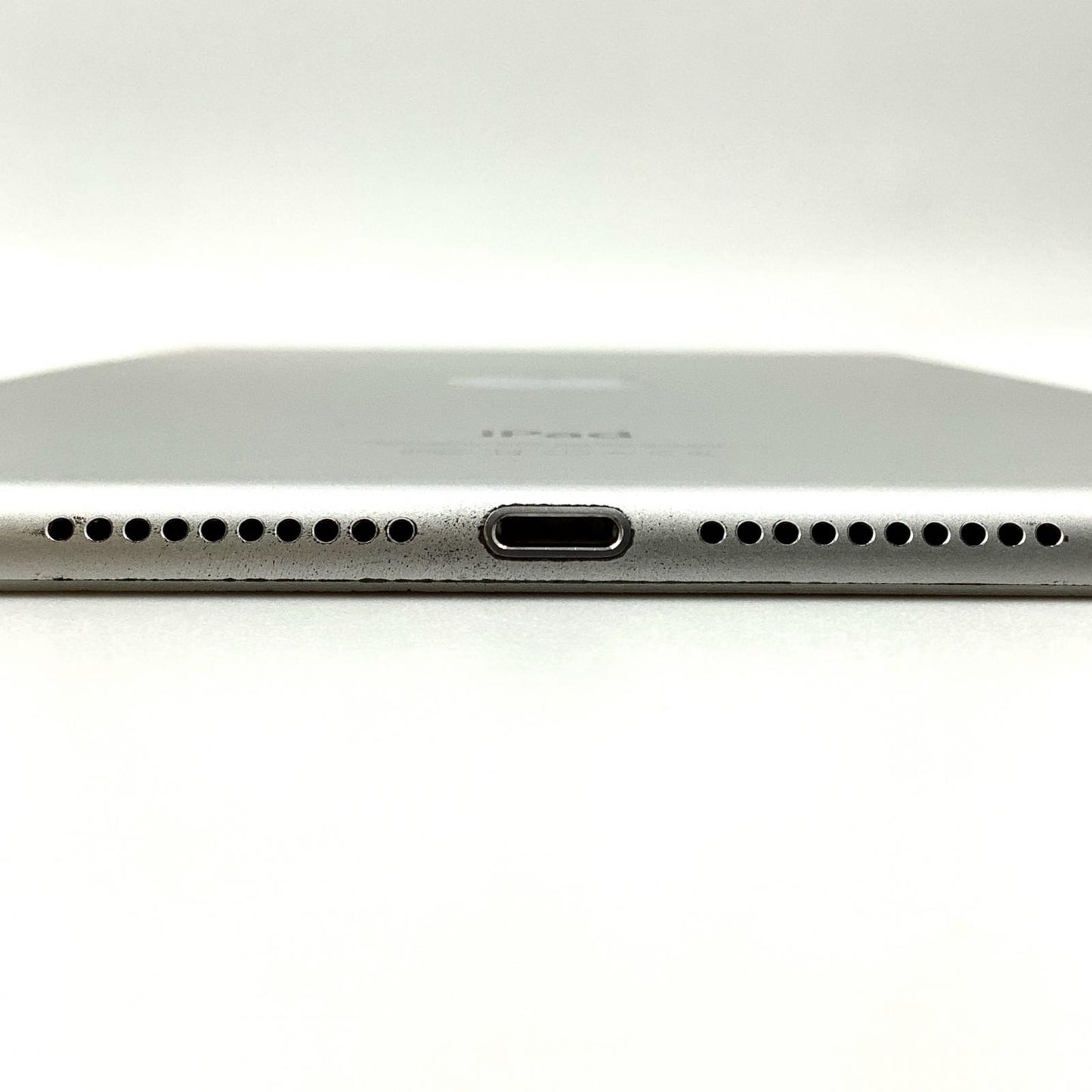 【全額返金保証】【最速発送】Apple iPad mini 7.9インチ 第4世代 128GB シルバー Wi-Fi 動作確認済