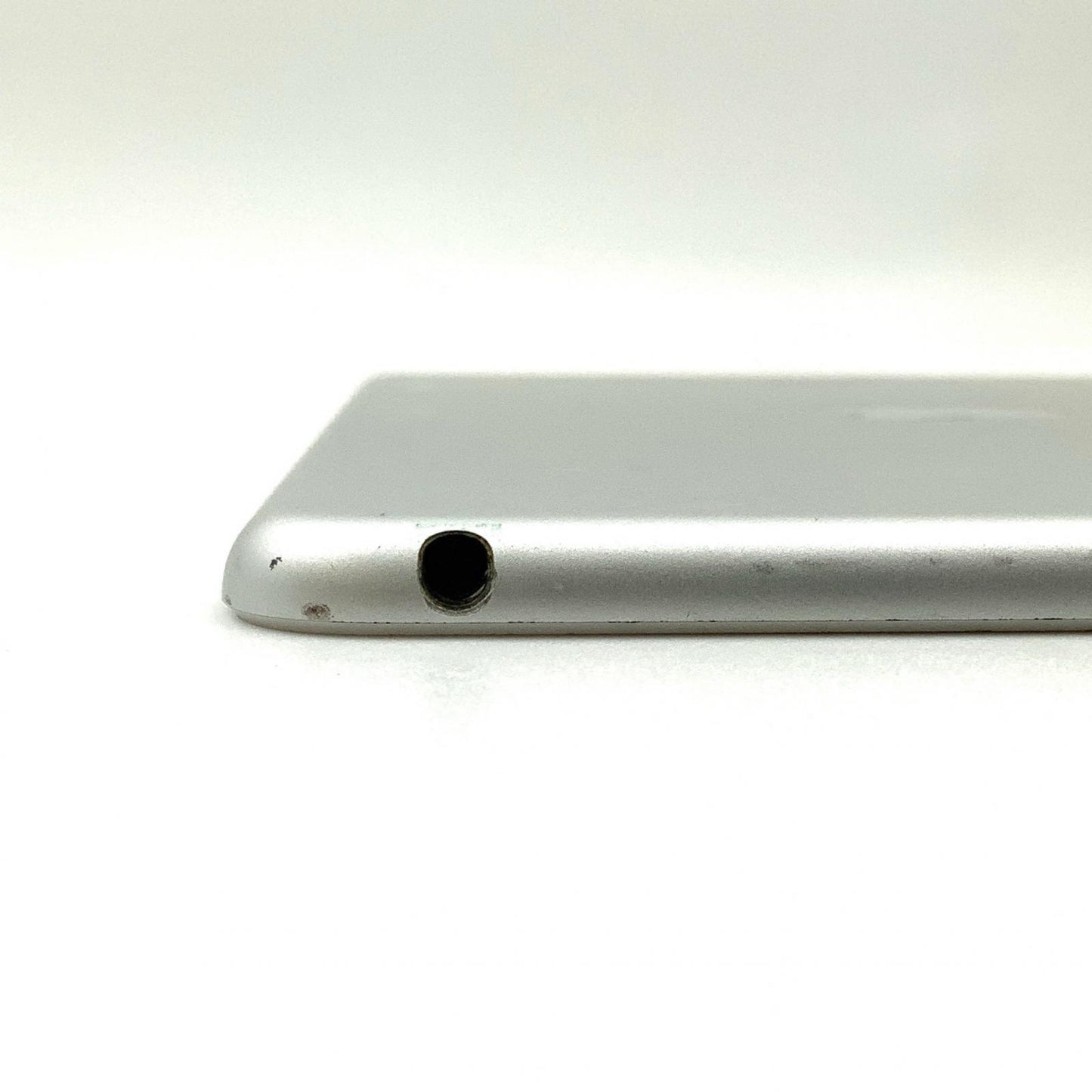 【全額返金保証】【最速発送】Apple iPad mini 7.9インチ 第4世代 128GB シルバー Wi-Fi 動作確認済