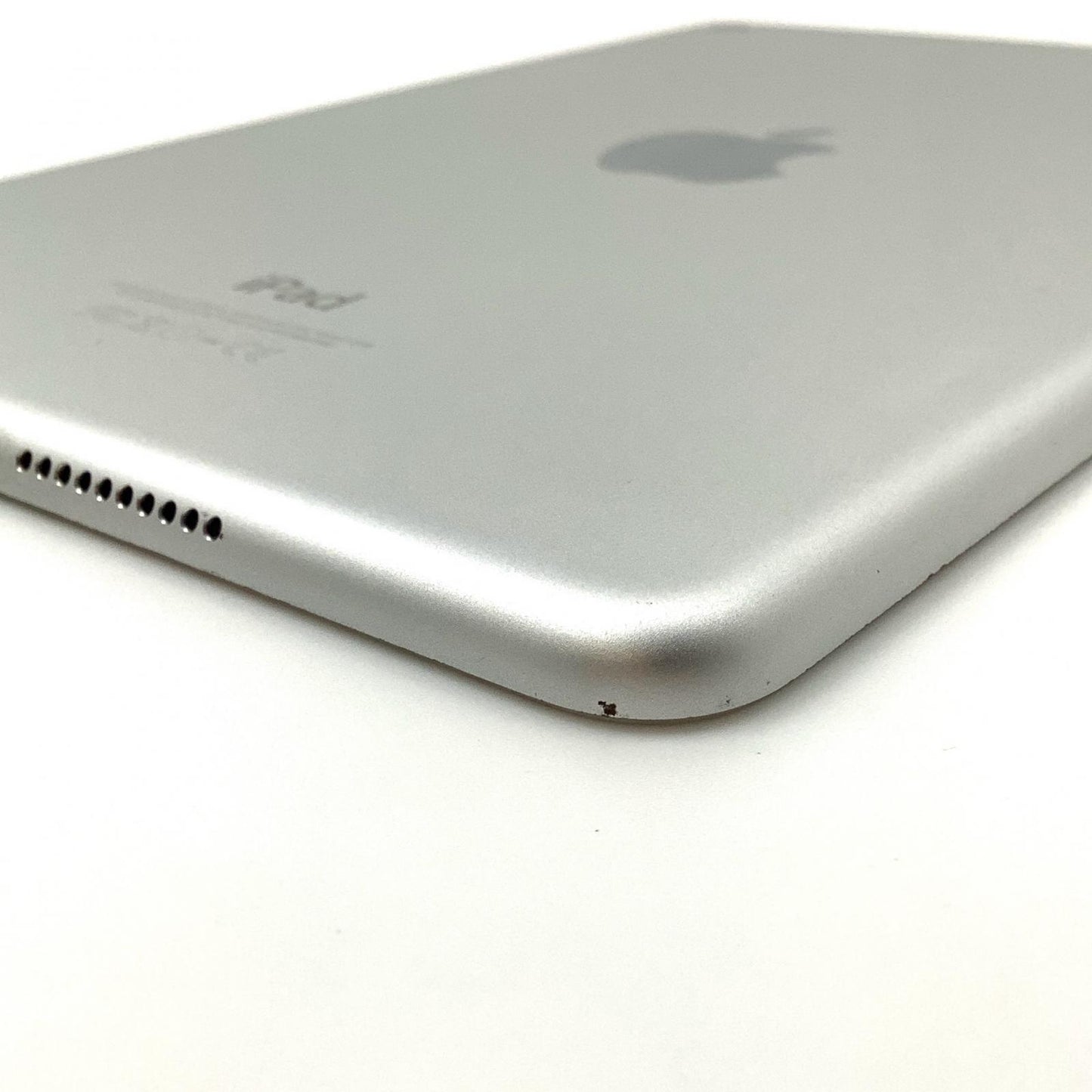 【全額返金保証】【最速発送】Apple iPad mini 7.9インチ 第4世代 128GB シルバー Wi-Fi 動作確認済