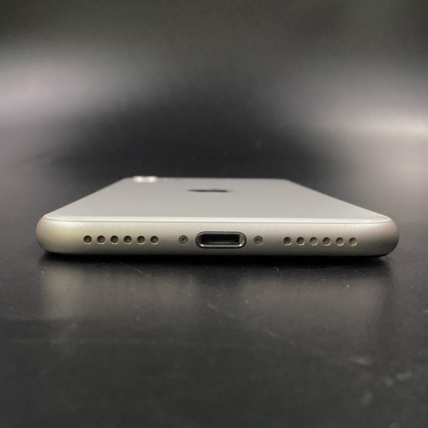 【全額返金保証】【最速発送】Apple iPhone iPhone SE（第3世代） 64GB スターライト au 白ロム 動作確認済 74%