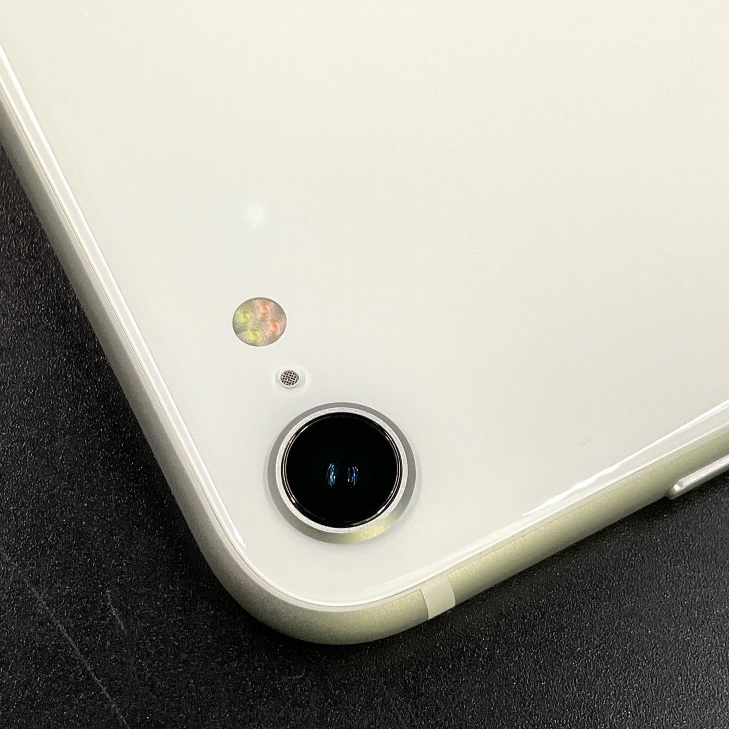 【全額返金保証】【最速発送】Apple iPhone iPhone SE（第2世代） 128GB ホワイト Softbank 白ロム 美品 動作確認済 87%