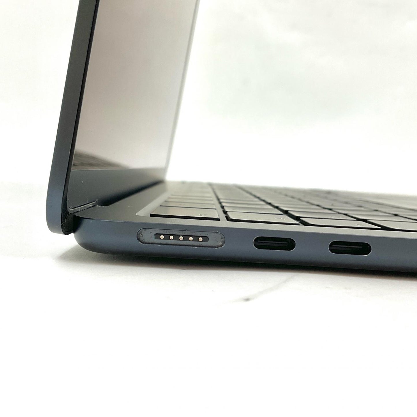 【全額返金保証】【最速発送】Apple MacBook Air 13.6インチ 2022 Apple M2 8GB SSD 256GB ミッドナイト 96% 美品 動作確認済