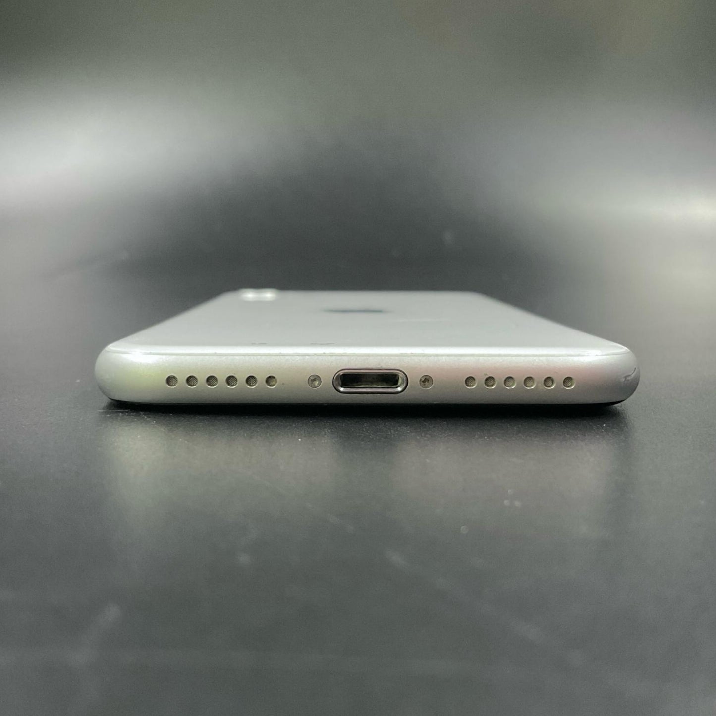 【最速発送】Apple iPhone iPhone SE（第2世代） 128GB ホワイト au 白ロム【難有】 77%