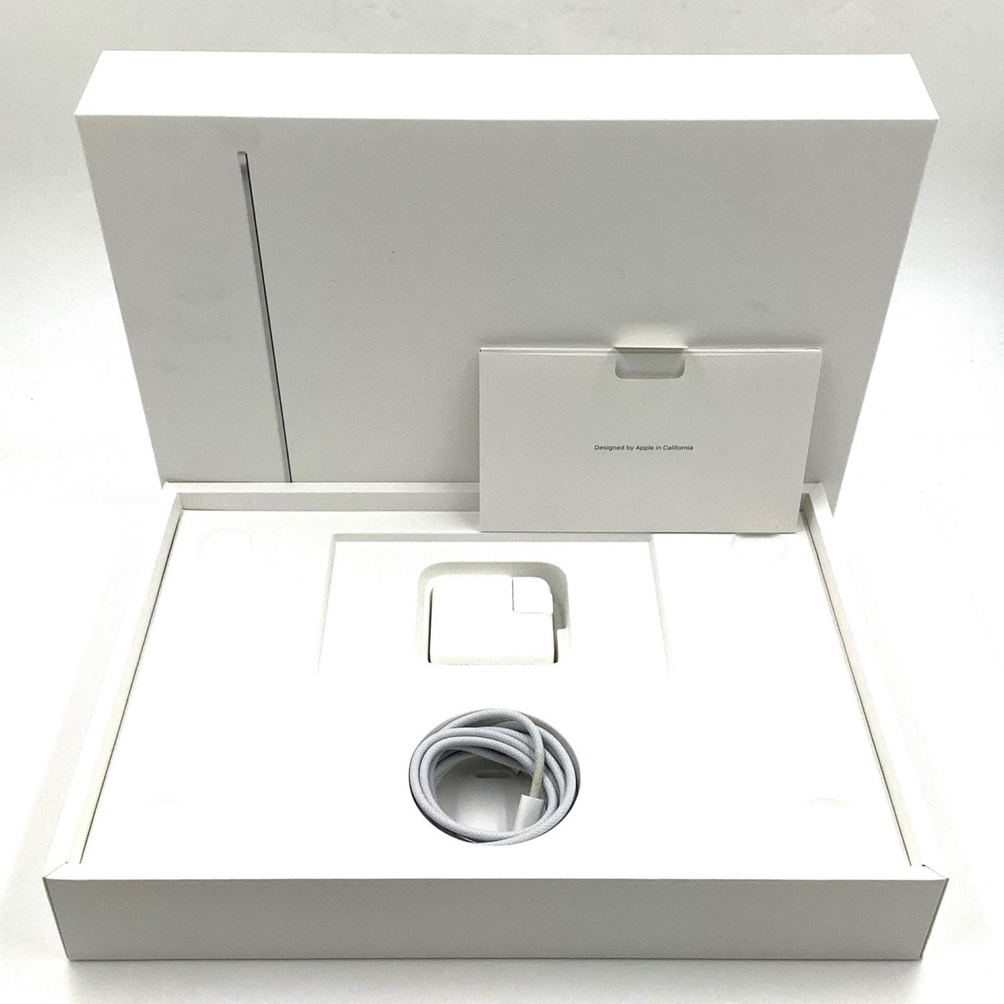 【全額返金保証】【最速発送】Apple MacBook Air 13.6インチ 2022 Apple M2 8GB SSD 256GB シルバー 90% 美品 動作確認済