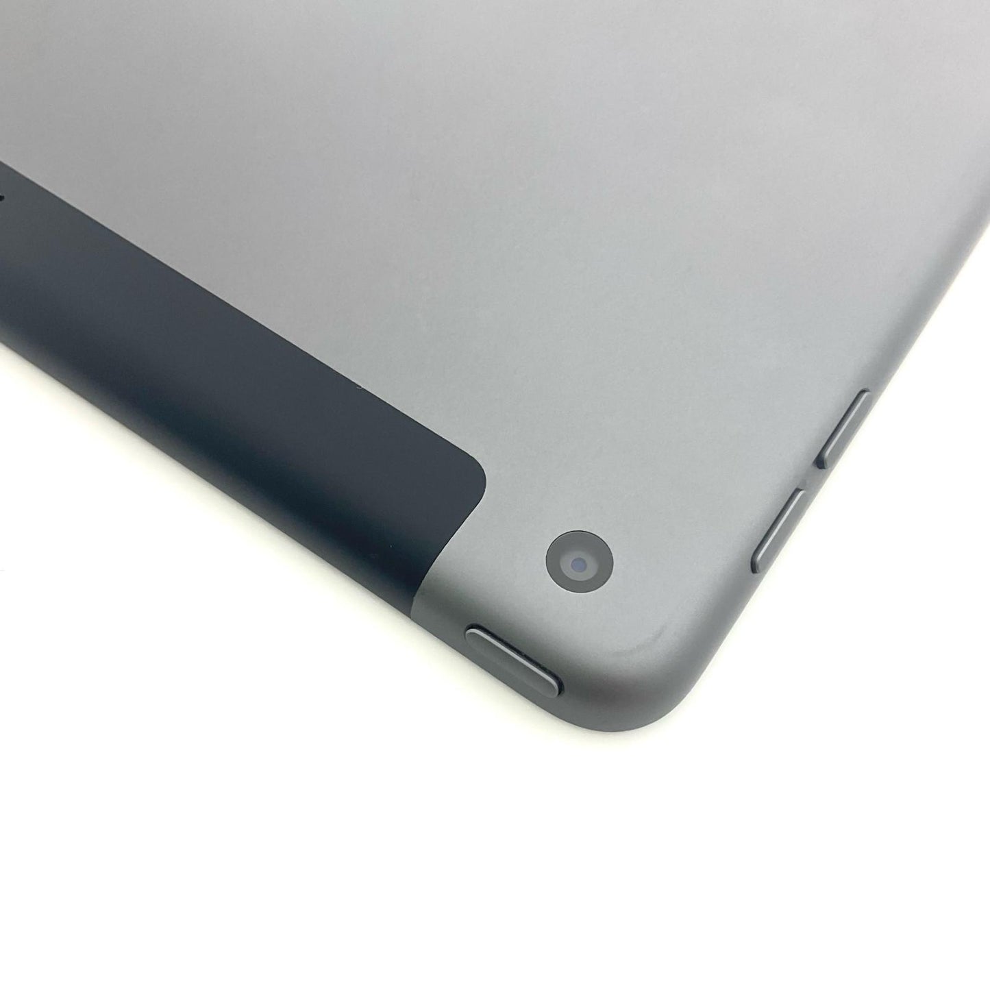 【全額返金保証】【最速発送】Apple iPad iPad 10.2インチ 第7世代 32GB スペースグレイ WiFi+Cellular docomo 白ロム 動作確認済