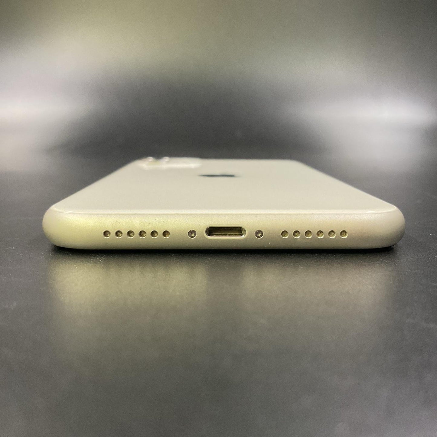 【全額返金保証】【最速発送】Apple iPhone iPhone 11 256GB ホワイト au 白ロム 動作確認済 75%