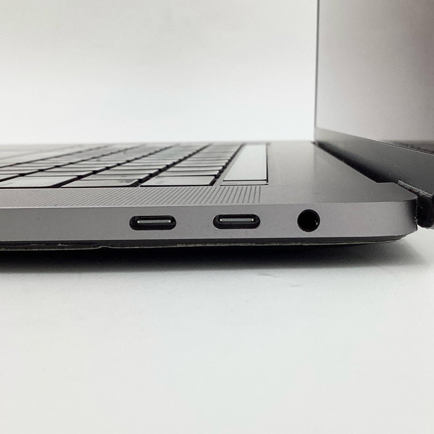 【全額返金保証】【最速発送】Apple MacBook Pro 16インチ 2019 2.3 GHz 8コア Intel Core i9 32GB SSD 2TB スペースグレイ 81.3% 動作確認済