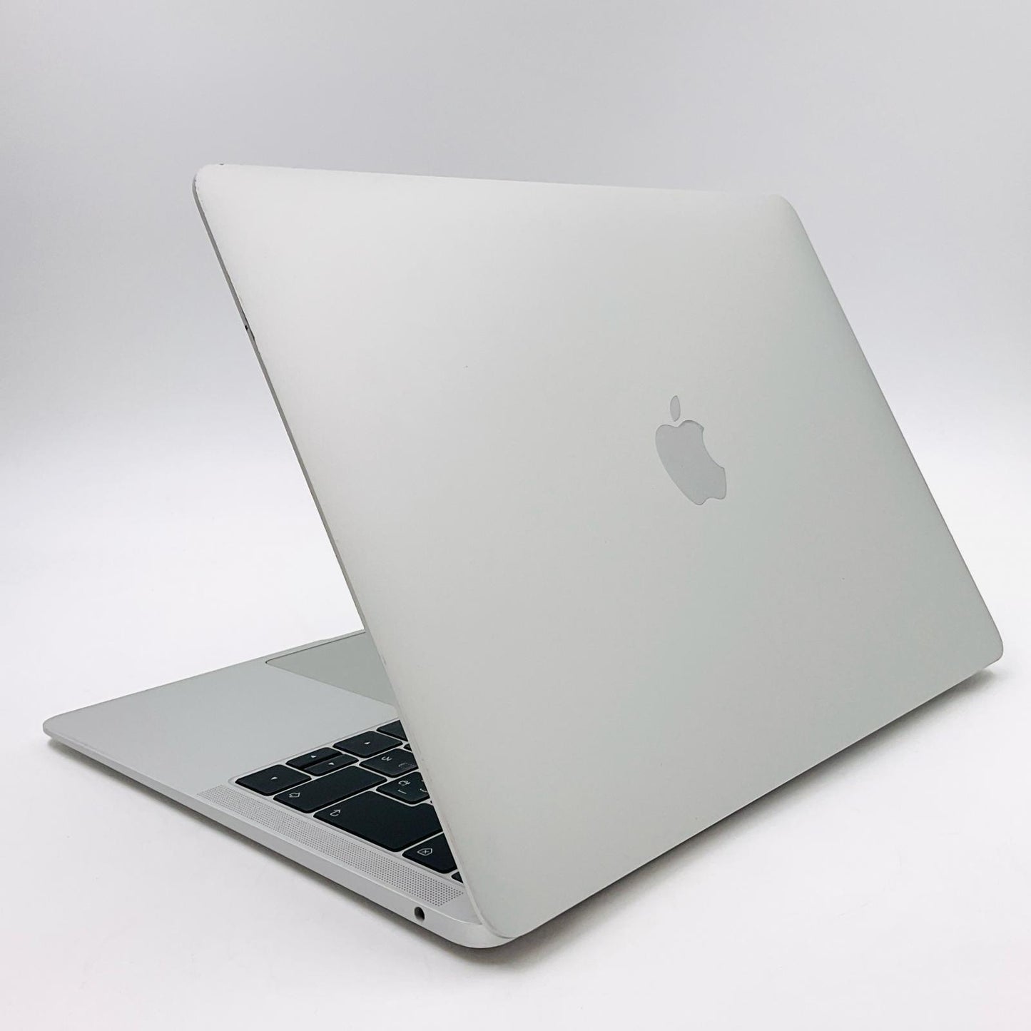 【全額返金保証】【最速発送】Apple MacBook Air 13インチ 2018 1.6 GHz デュアルコア Intel Core i5 8GB SSD 128GB シルバー 92.2% 動作確認済