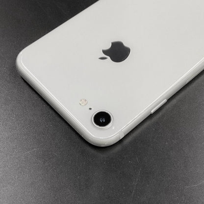 【全額返金保証】【最速発送】Apple iPhone iPhone 8 64GB シルバー docomo 白ロム 動作確認済 86%