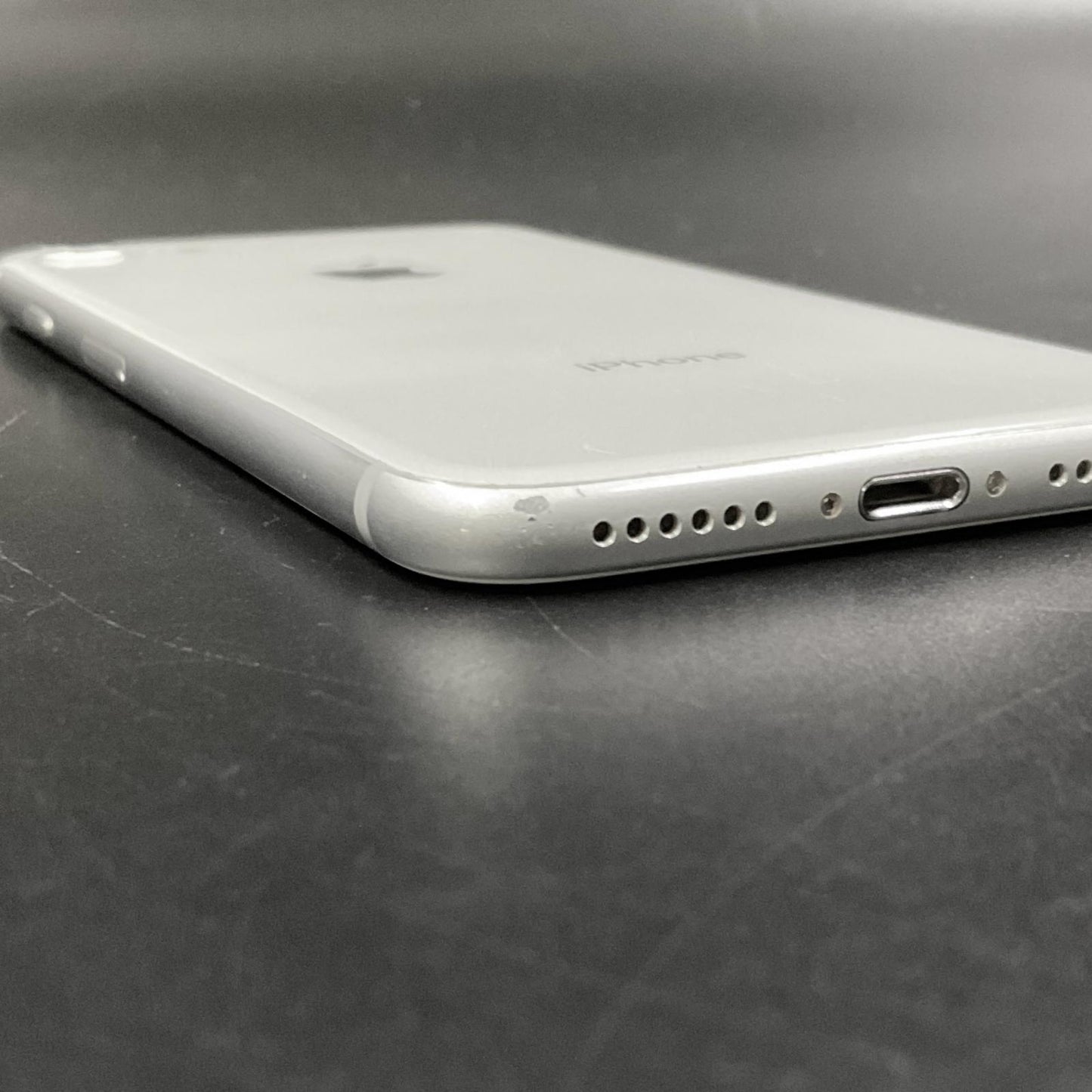 【全額返金保証】【最速発送】Apple iPhone iPhone 8 64GB シルバー docomo 白ロム 動作確認済 86%