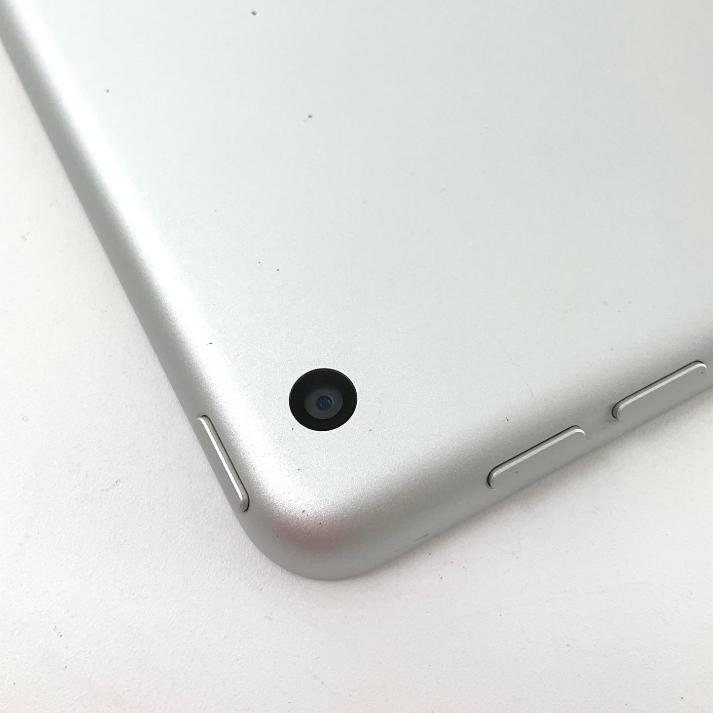 【全額返金保証】【最速発送】Apple iPad iPad 10.2インチ 第8世代 128GB シルバー Wi-Fi 動作確認済