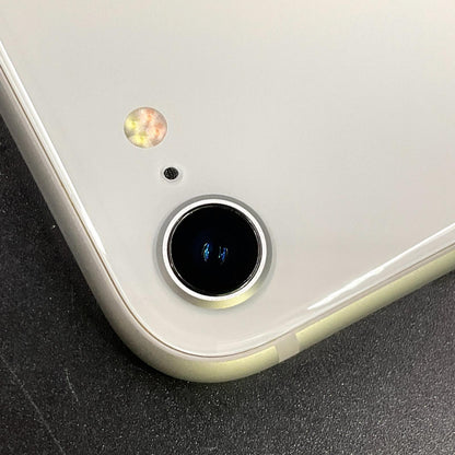 【全額返金保証】【最速発送】Apple iPhone iPhone 8 64GB シルバー au 白ロム 動作確認済 87%