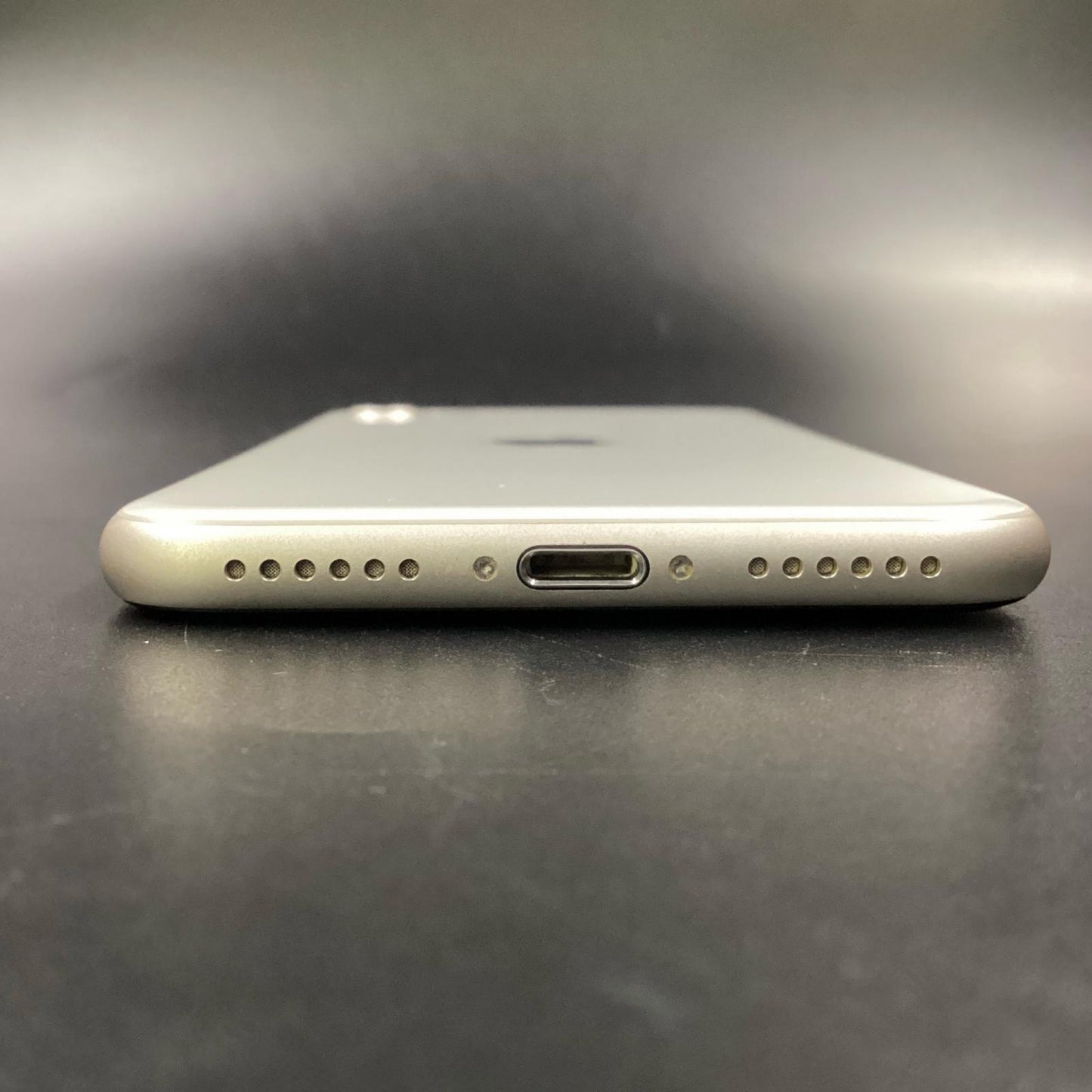 【全額返金保証】【最速発送】Apple iPhone iPhone SE（第3世代） 128GB スターライト au 白ロム 美品 動作確認済 85%