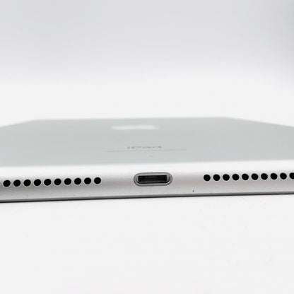 【全額返金保証】【最速発送】Apple iPad iPad 第8世代 32GB シルバー Wi-Fi 動作確認済
