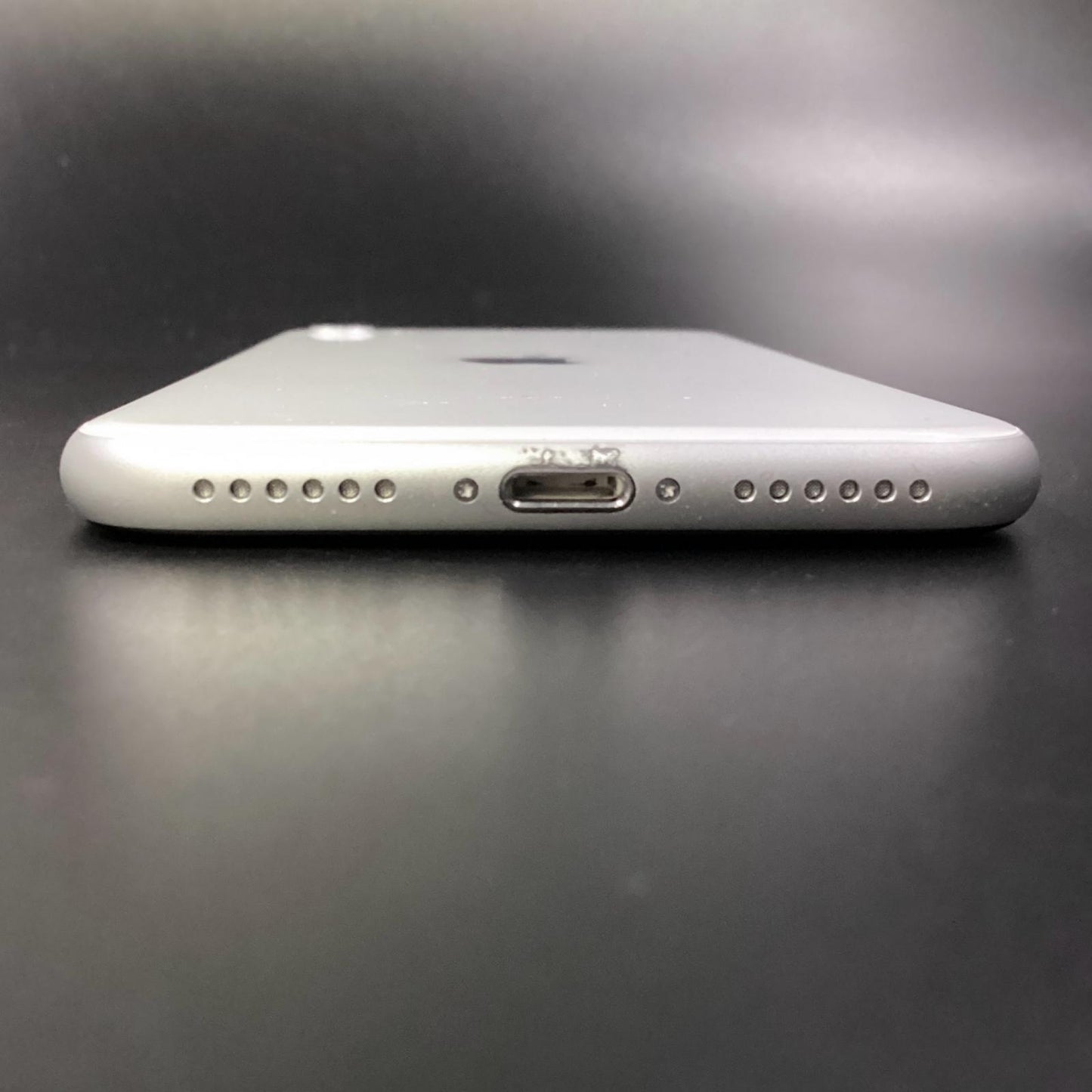 【全額返金保証】【最速発送】Apple iPhone iPhone SE（第2世代） 128GB ホワイト au 白ロム 動作確認済 76%