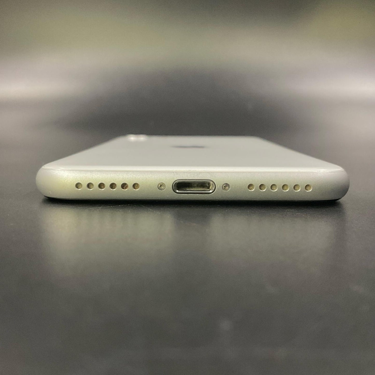 【全額返金保証】【最速発送】Apple iPhone iPhone SE（第2世代） 256GB ホワイト SIMフリー 動作確認済 79%