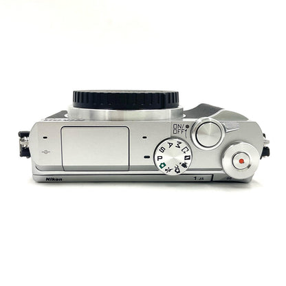 【全額返金保証】【最速発送】Nikon デジタル一眼 Nikon1 J5 ボディ シルバー 美品 動作確認済