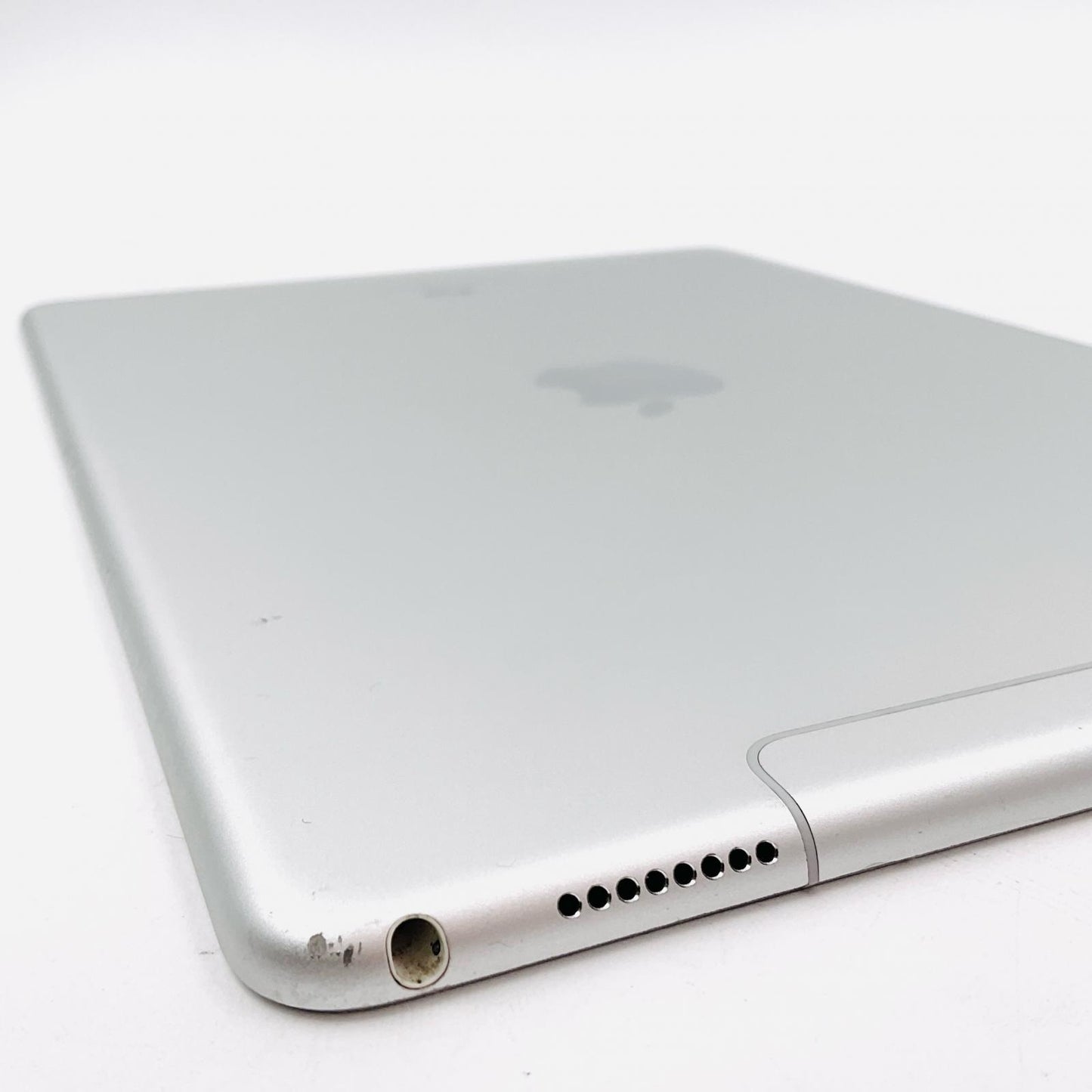 【全額返金保証】【最速発送】Apple iPad Pro 10.5インチ 第1世代 64GB シルバー WiFi+Cellular docomo 白ロム 動作確認済