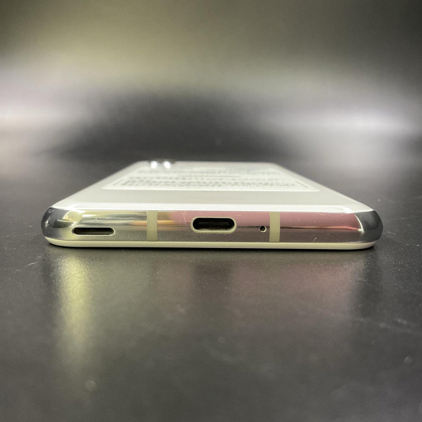 【全額返金保証】【最速発送】SHARP AQUOS R2 64GB プラチナホワイト au SHV42 白ロム 動作確認済