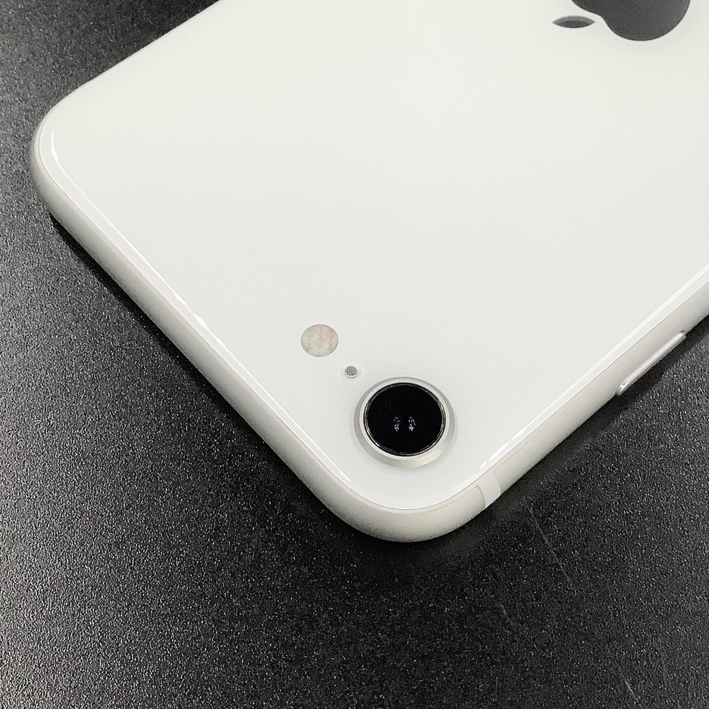 【全額返金保証】【最速発送】Apple iPhone iPhone SE（第2世代） 64GB ホワイト Softbank 動作確認済 82%
