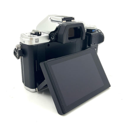 【全額返金保証】【最速発送】OLYMPUS デジタル一眼 OM-D E-M10 Mark III ボディ [シルバー] 動作確認済