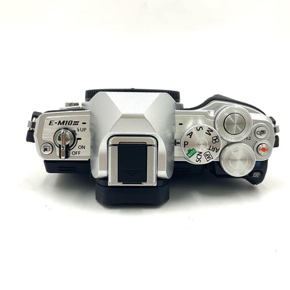 【全額返金保証】【最速発送】OLYMPUS デジタル一眼 OM-D E-M10 Mark III ボディ [シルバー] 動作確認済