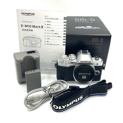 【全額返金保証】【最速発送】OLYMPUS デジタル一眼 OM-D E-M10 Mark III ボディ [シルバー] 動作確認済
