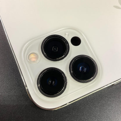 【全額返金保証】【最速発送】Apple iPhone iPhone 13 Pro Max 256GB シルバー au 動作確認済 83%