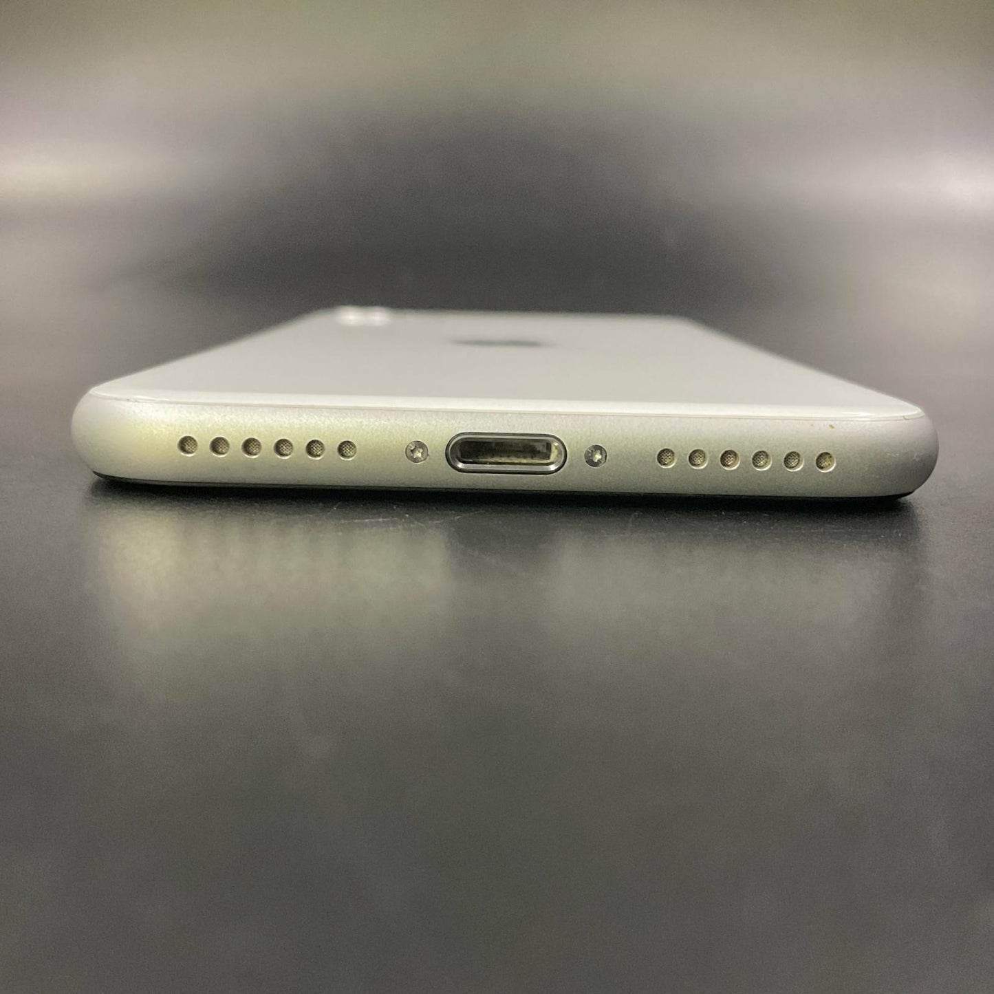 【全額返金保証】【最速発送】Apple iPhone iPhone SE（第2世代） 128GB ホワイト Softbank 白ロム 動作確認済 87%