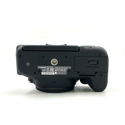 【最速発送】Canon デジタル一眼 EOS 8000D ボディ ブラック【難有】